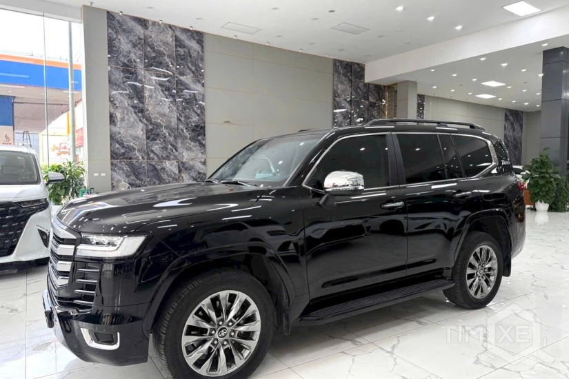Bán Land Cruiser LC300 sản xuất 2024, lên full bodykit Trung Đông. - TimXe.Net