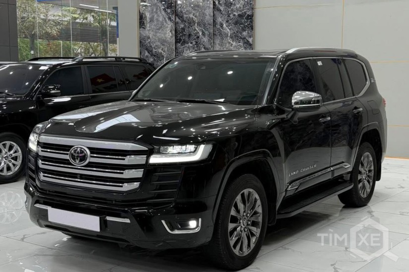 Toyota Land Cruiser LC300 2024 siêu lướt 8000 Km, lên full Trung Đông - TimXe.Net