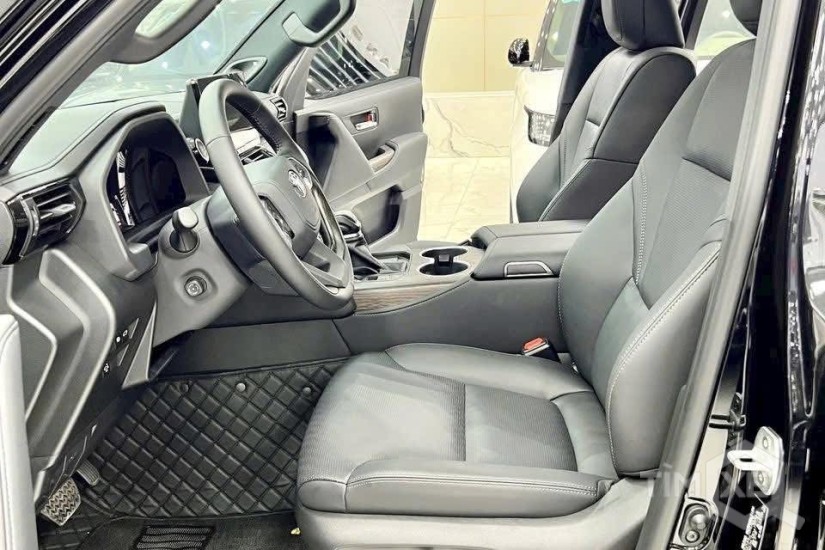 Bán Toyota Land Cruiser LC300, sản xuất 2025. siêu lướt mới 99,99% - TimXe.Net