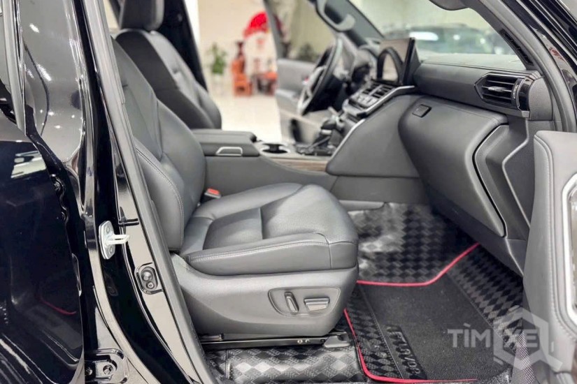 Bán Toyota Land Cruiser LC300 sản xuất 2023. xe cực mới. - TimXe.Net