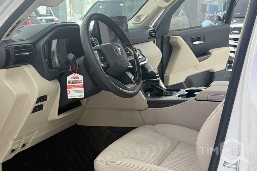 Bán Toyota Land Cruiser LC300 sản xuất 2025 Siêu lướt. - TimXe.Net