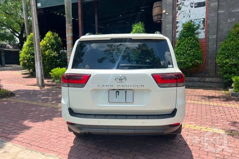 Land Cruiser LC300 sản xuất 2021. Giá chỉ loanh quanh 4 đồng. - TimXe.Net