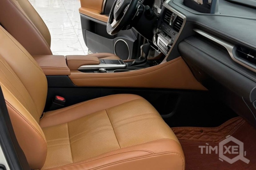 Xe vừa cập bên. Lexus RX300 sản xuất 2020, biển Hà Nội. - TimXe.Net