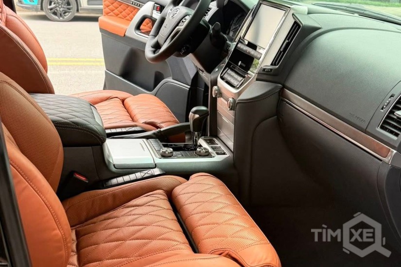 Bán Toyota Land Cruiser 4.6 V8 sản xuất 2020, lên 4 ghế MBS siêu VIP. - TimXe.Net