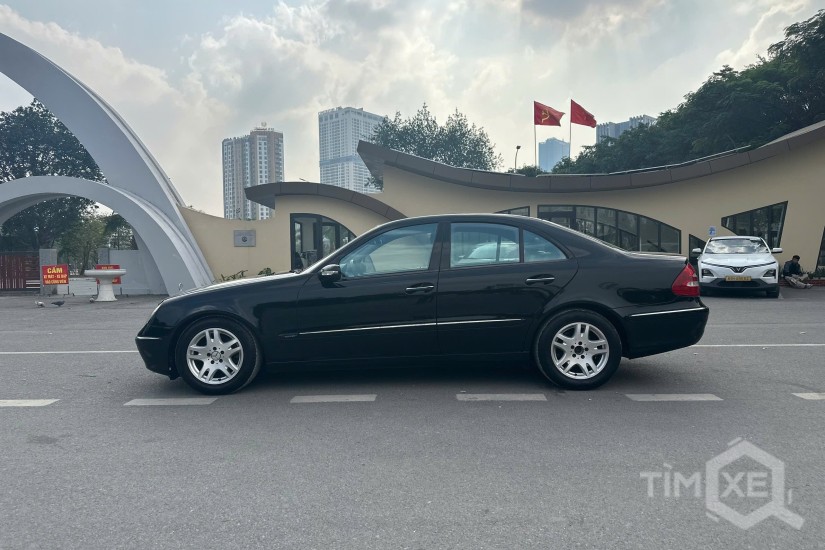 Xe Mercedes-Benz E280 Màu Đen Nội Thất Đen 2005 - TimXe.Net
