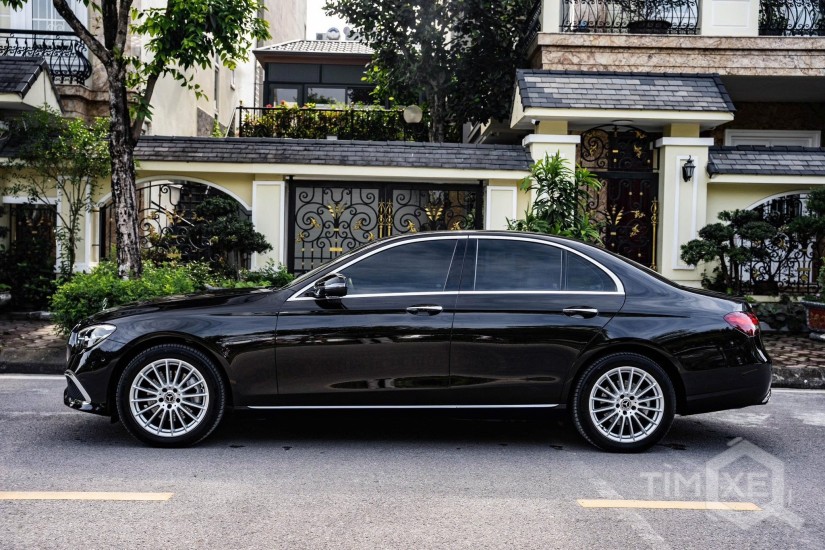 Bán Xe Mercedes-Benz E Class E200 Exclusive 2023 Màu Đen Nội Thất Đen Siêu Lướt Chính Hãng - TimXe.Net