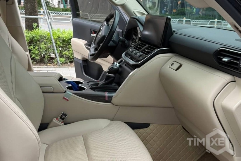 Bán Toyota Land Cruiser LC300, đăng ký 2025, xe mới 99%. - TimXe.Net