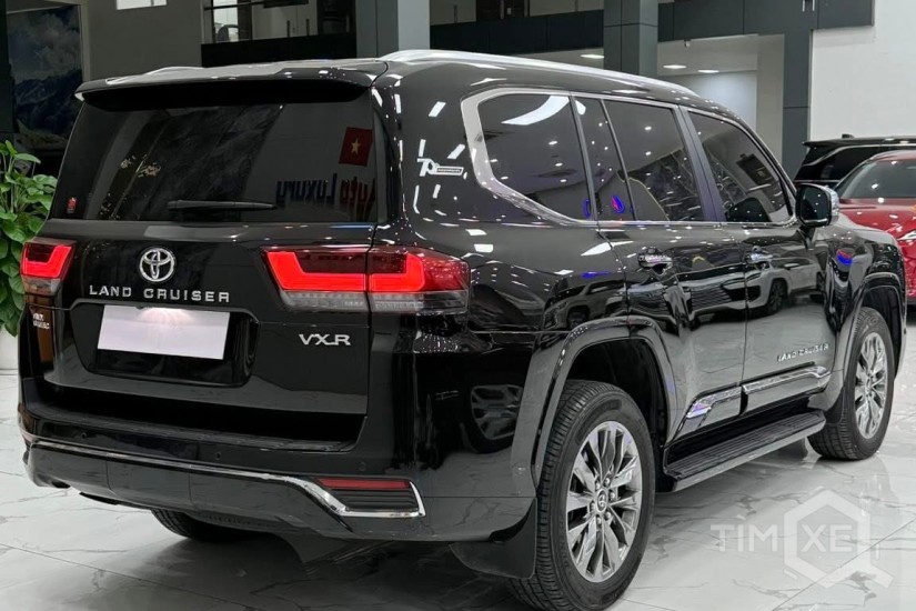 Toyota Land Cruiser LC300 2024 siêu lướt 8000 Km, lên full Trung Đông - TimXe.Net