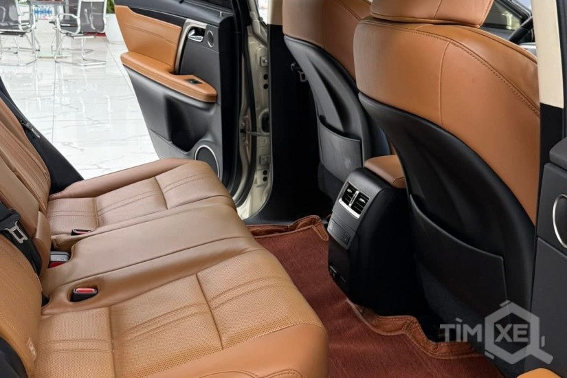 Xe vừa cập bên. Lexus RX300 sản xuất 2020, biển Hà Nội. - TimXe.Net