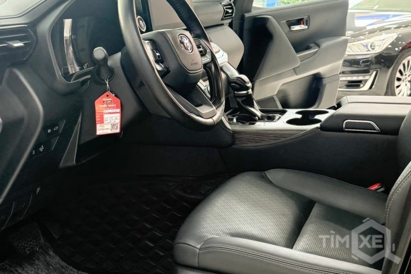 Bán Toyota Land Cruiser LC300 sản xuất 2023, 1 chủ Hà Nội - TimXe.Net