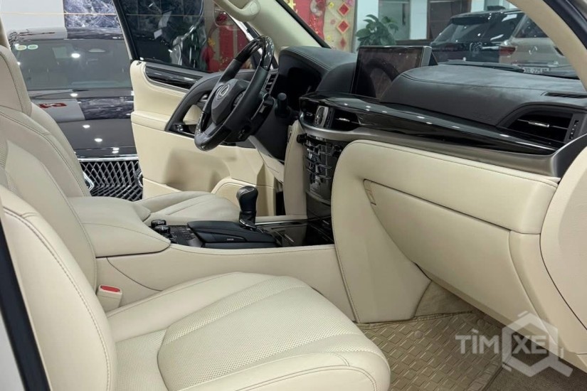 Bán Lexus LX570 sản xuất 2016 màu vàng cát. - TimXe.Net