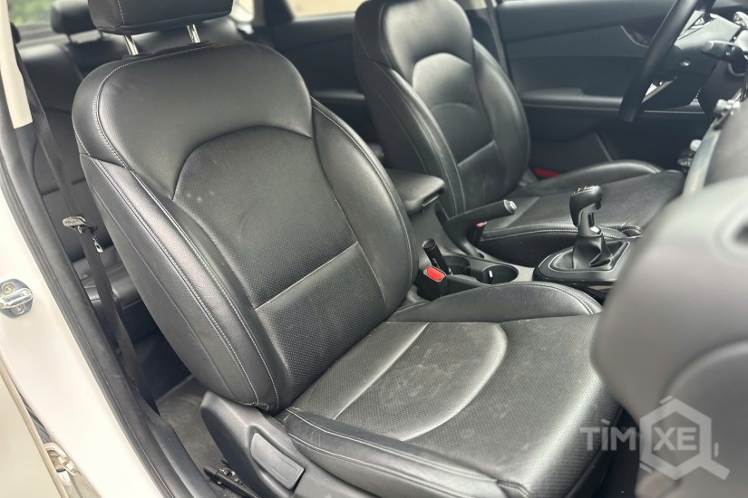 Bán Xe Kia Cerato 1.6 MT 2020 Màu Trắng Nội Thất Đen - TimXe.Net