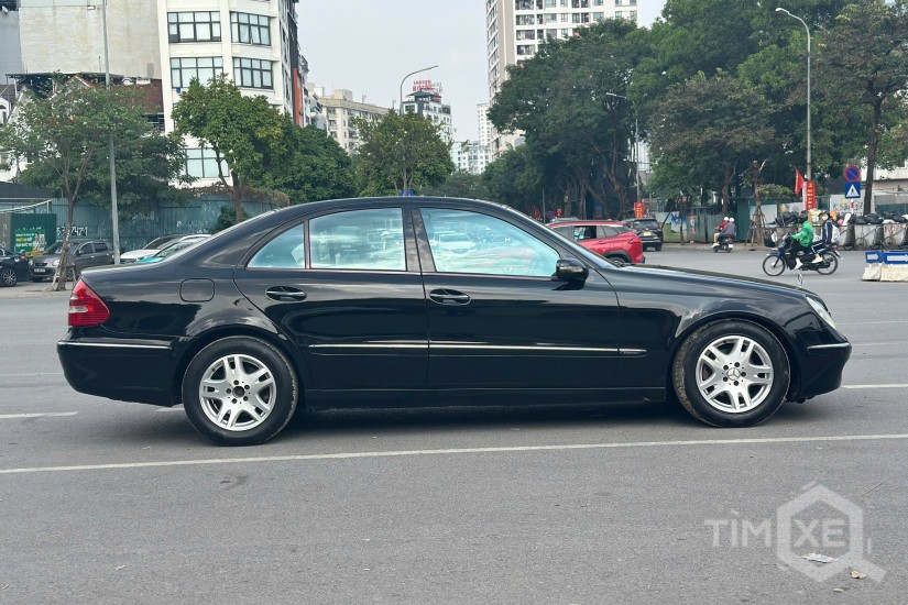 Xe Mercedes-Benz E280 Màu Đen Nội Thất Đen 2005 - TimXe.Net