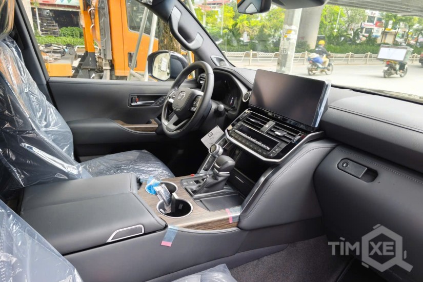 Xe Toyota Land Cruiser LC300 2025 Nhập khẩu - TimXe.Net