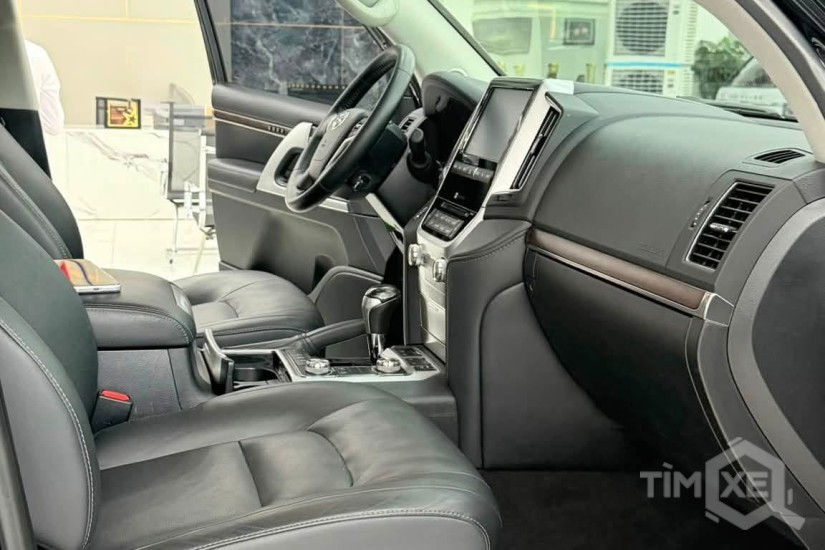 Toyota Land Cruiser 4.6 V8 sản xuất 2020, Full lịch sử hãng. - TimXe.Net