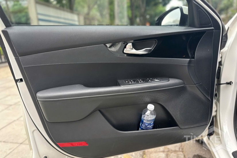 Bán Xe Kia Cerato 1.6 MT 2020 Màu Trắng Nội Thất Đen - TimXe.Net