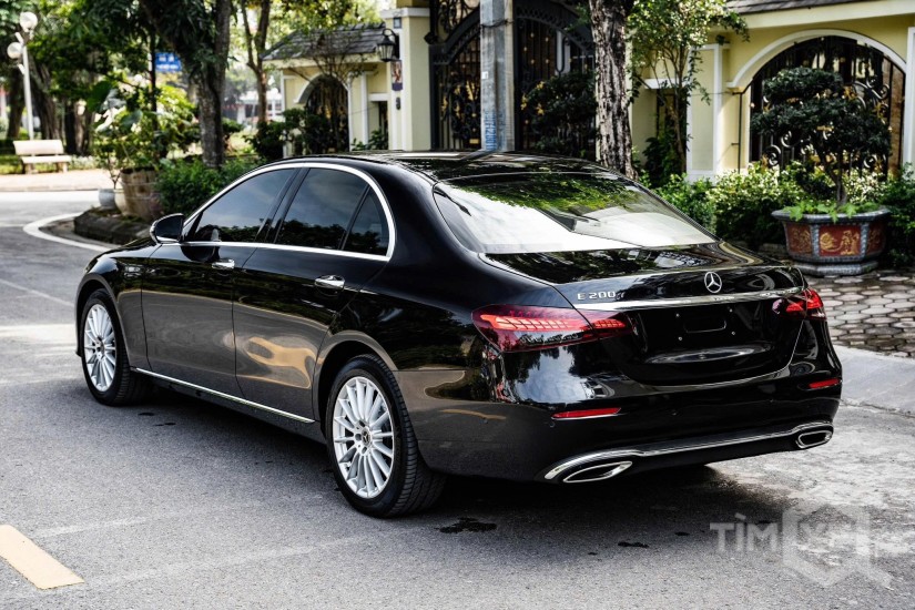 Bán Xe Mercedes-Benz E Class E200 Exclusive 2023 Màu Đen Nội Thất Đen Siêu Lướt Chính Hãng - TimXe.Net