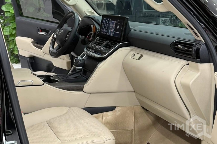 Toyota Land Cruiser LC300 2024 siêu lướt 8000 Km, lên full Trung Đông - TimXe.Net