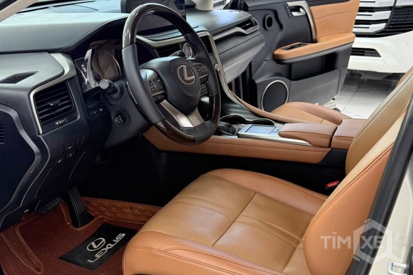 Xe vừa cập bên. Lexus RX300 sản xuất 2020, biển Hà Nội. - TimXe.Net