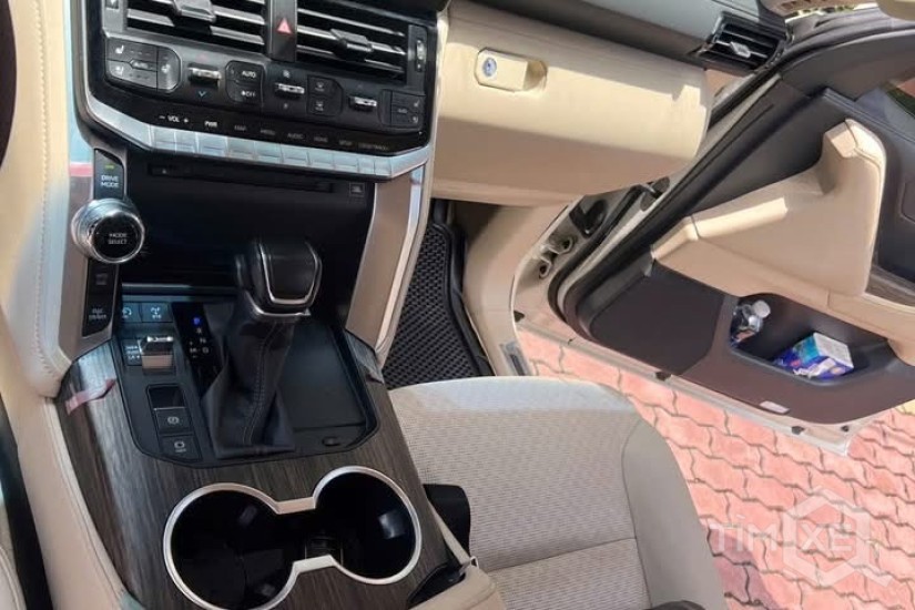 Land Cruiser LC300 sản xuất 2021. Giá chỉ loanh quanh 4 đồng. - TimXe.Net