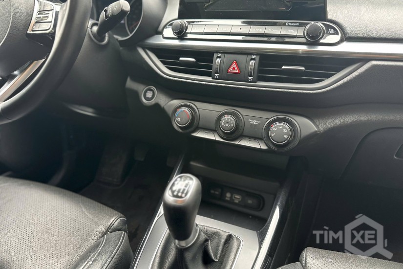 Bán Xe Kia Cerato 1.6 MT 2020 Màu Trắng Nội Thất Đen - TimXe.Net