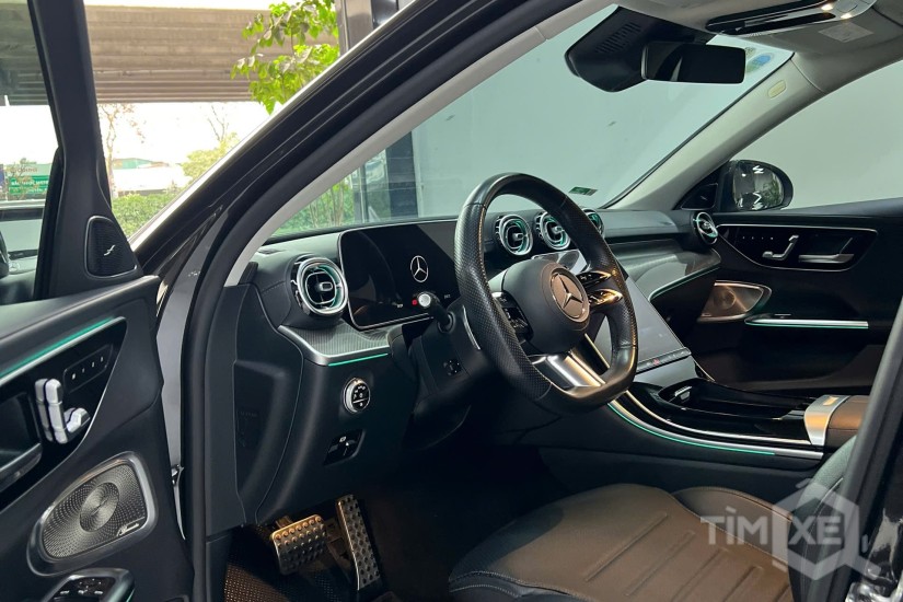 Xe Mercedes-Benz C-Class C300 AMG 2022 Màu Đen Nội Thất Đen Siêu Lướt Chính Hãng - TimXe.Net