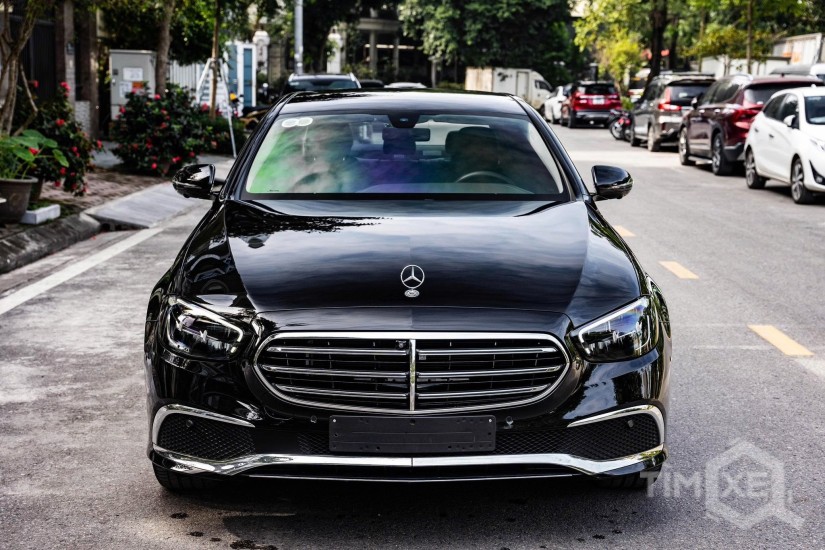 Bán Xe Mercedes-Benz E Class E200 Exclusive 2023 Màu Đen Nội Thất Đen Siêu Lướt Chính Hãng - TimXe.Net