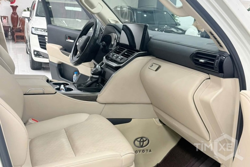 Bán Land Cruiser LC300 sản xuất 2023, chạy lướt 2 vạn Km cực mới. - TimXe.Net