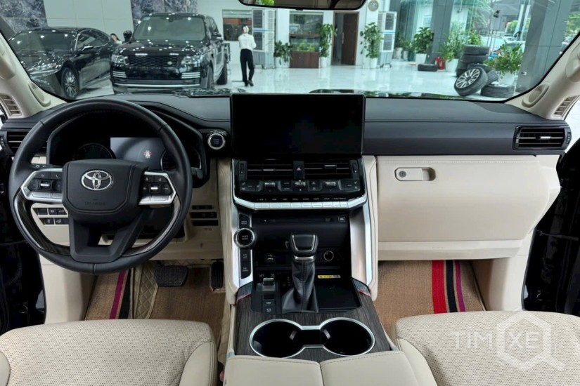 Bán Toyota Land Cruiser LC300 màu đen, Nội thất kem, sản xuất 2024. - TimXe.Net