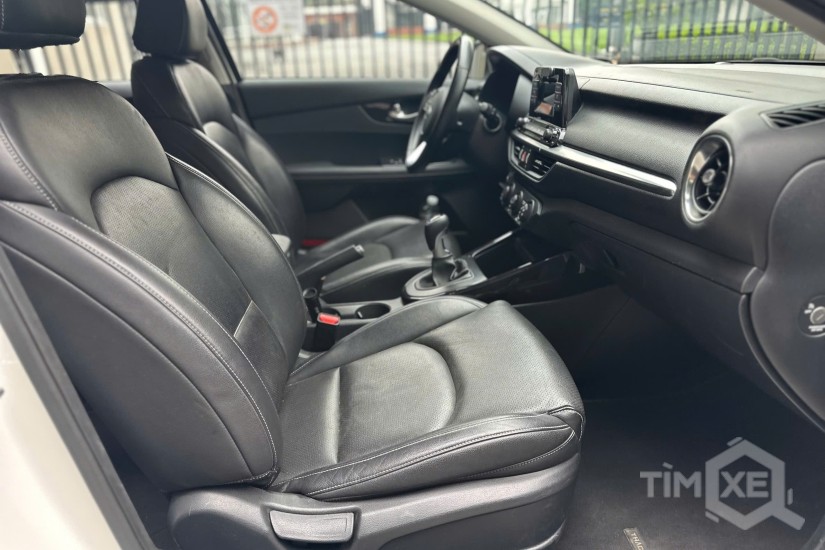 Bán Xe Kia Cerato 1.6 MT 2020 Màu Trắng Nội Thất Đen - TimXe.Net