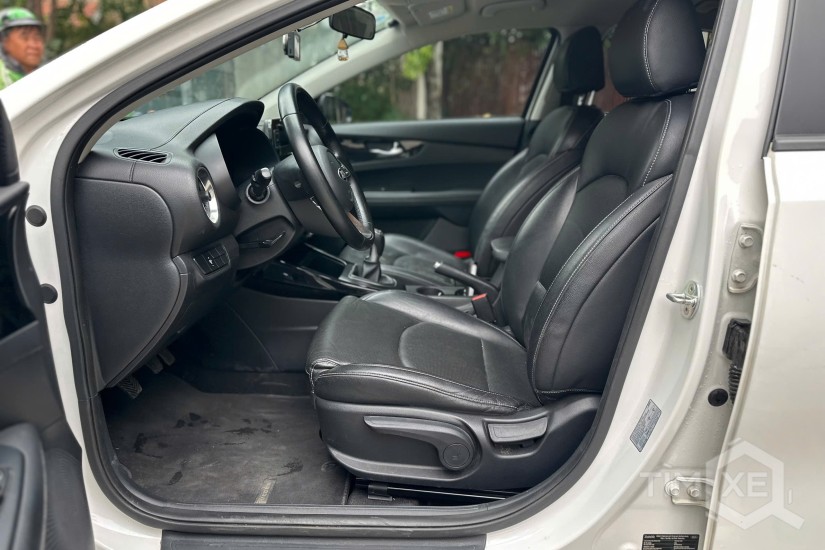 Bán Xe Kia Cerato 1.6 MT 2020 Màu Trắng Nội Thất Đen - TimXe.Net