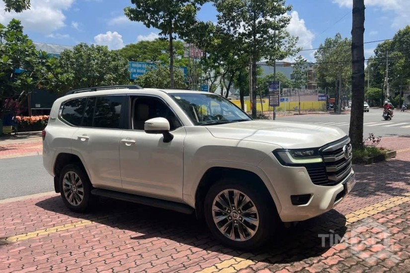 Land Cruiser LC300 sản xuất 2021. Giá chỉ loanh quanh 4 đồng. - TimXe.Net