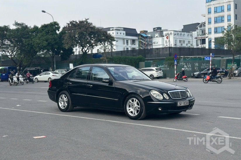 Xe Mercedes-Benz E280 Màu Đen Nội Thất Đen 2005 - TimXe.Net
