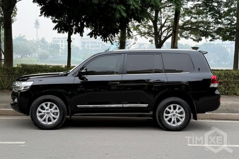 Bán Toyota Land Cruiser 4.6 V8 sản xuất 2020, lên 4 ghế MBS siêu VIP. - TimXe.Net