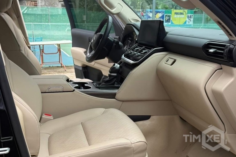 Bán Toyota Land Cruiser LC300 sản xuất 2024 siêu lướt. - TimXe.Net