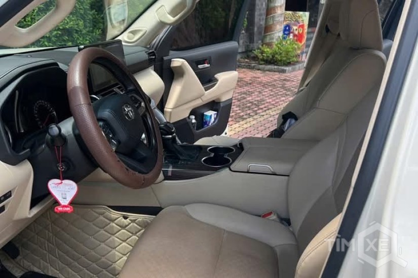 Land Cruiser LC300 sản xuất 2021. Giá chỉ loanh quanh 4 đồng. - TimXe.Net