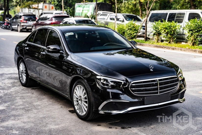Bán Xe Mercedes-Benz E Class E200 Exclusive 2023 Màu Đen Nội Thất Đen Siêu Lướt Chính Hãng - TimXe.Net