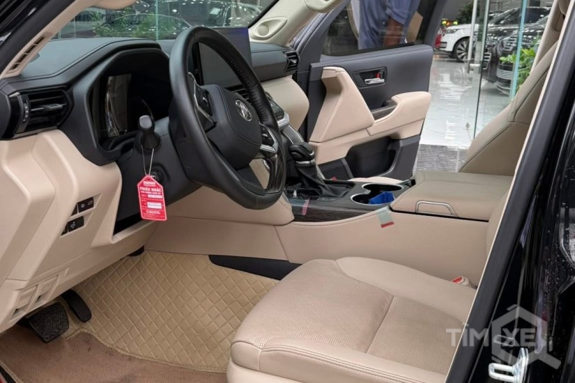 Bán Toyota Land Cruiser LC300, đăng ký 2025, xe mới 99%. - TimXe.Net
