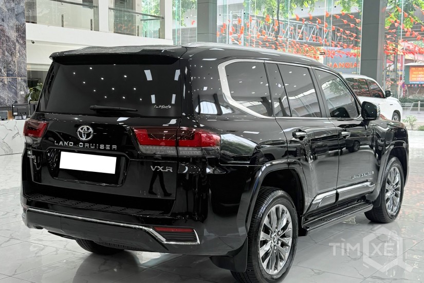 Land Cruiser LC300 sản xuất 2024 siêu lướt, full Bodykit và PPF. - TimXe.Net