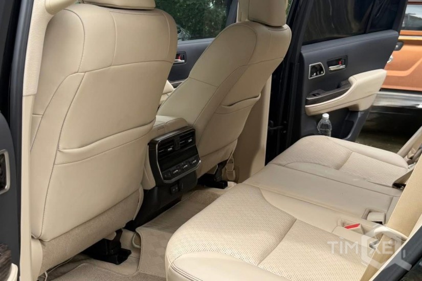 Bán Toyota Land Cruiser LC300 sản xuất 2024 siêu lướt. - TimXe.Net