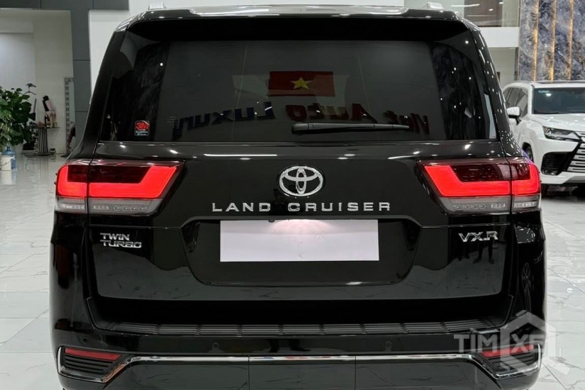 Toyota Land Cruiser LC300 2024 siêu lướt 8000 Km, lên full Trung Đông - TimXe.Net