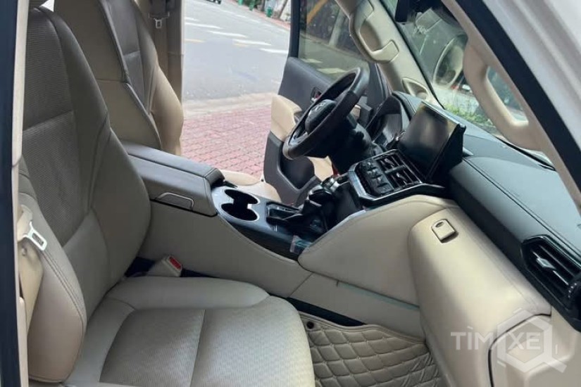 Land Cruiser LC300 sản xuất 2021. Giá chỉ loanh quanh 4 đồng. - TimXe.Net