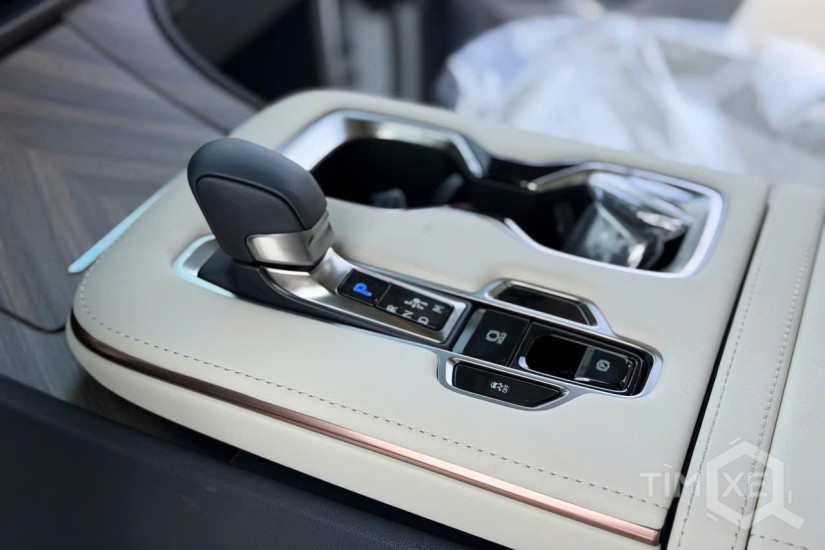 Xe Lexus LM 350 500H 2025 Nhập khẩu - TimXe.Net