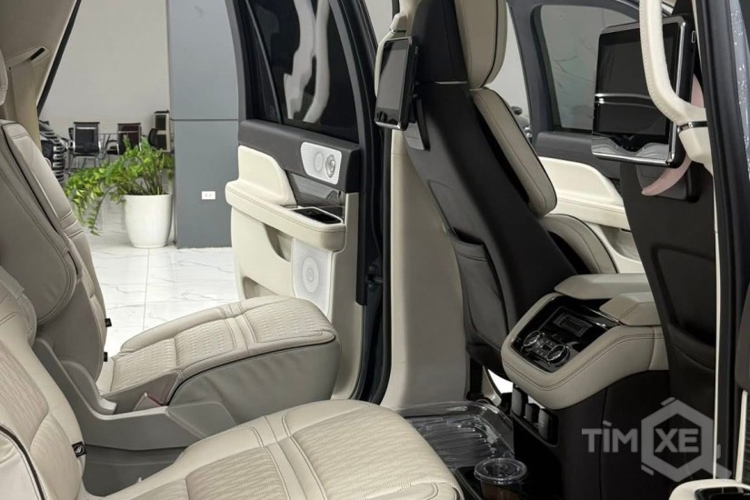 Bán Lincoln Navigator L Black Label sản xuất 2021 - TimXe.Net