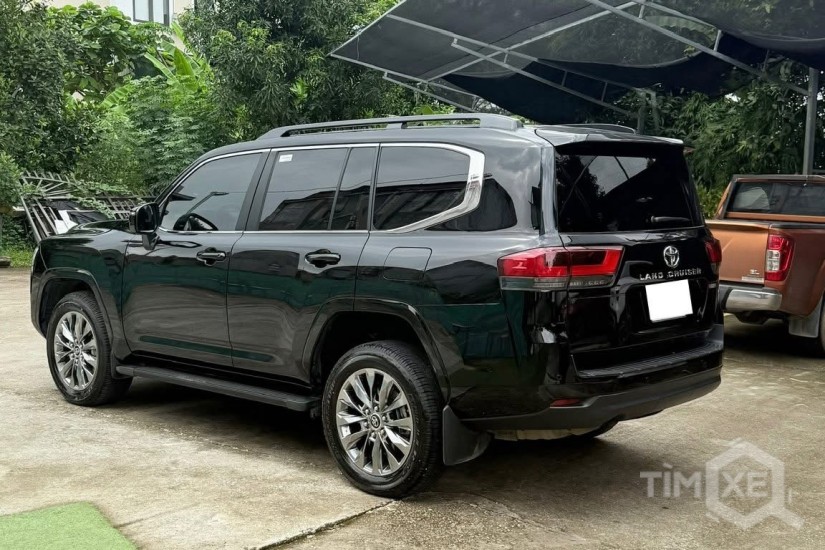 Bán Toyota Land Cruiser LC300 sản xuất 2024 siêu lướt. - TimXe.Net