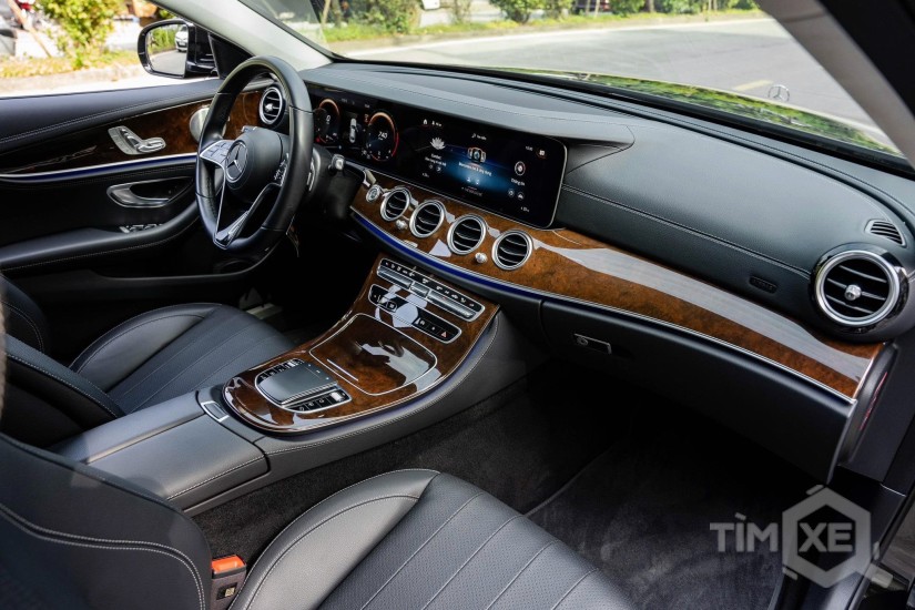 Bán Xe Mercedes-Benz E Class E200 Exclusive 2023 Màu Đen Nội Thất Đen Siêu Lướt Chính Hãng - TimXe.Net
