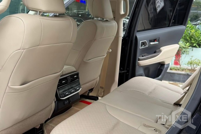Bán Toyota Land Cruiser LC300, đăng ký 2025, xe mới 99%. - TimXe.Net