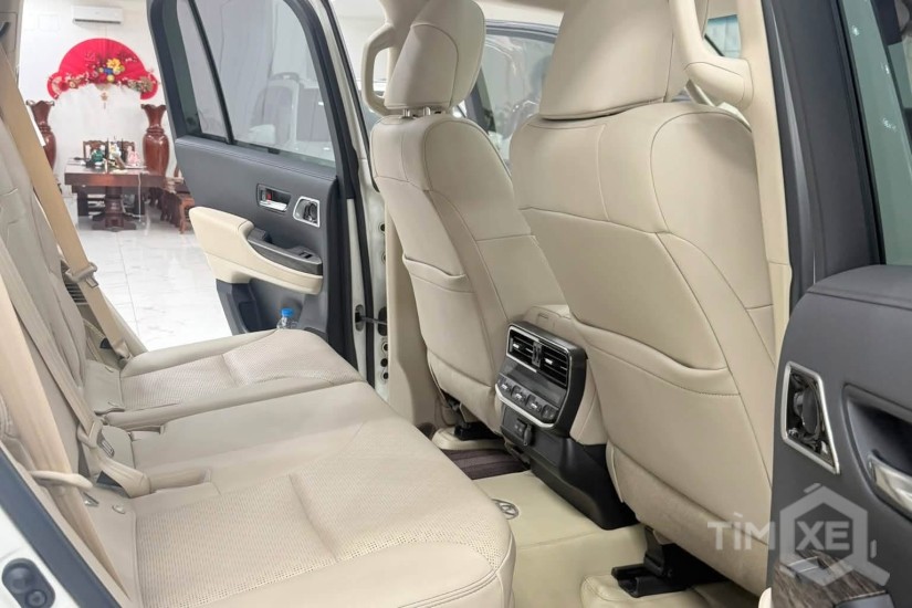 Bán Land Cruiser LC300 sản xuất 2023, chạy lướt 2 vạn Km cực mới. - TimXe.Net