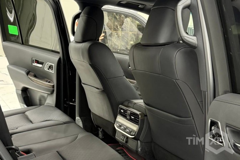 Bán Toyota Land Cruiser LC300 sản xuất 2023, 1 chủ. - TimXe.Net