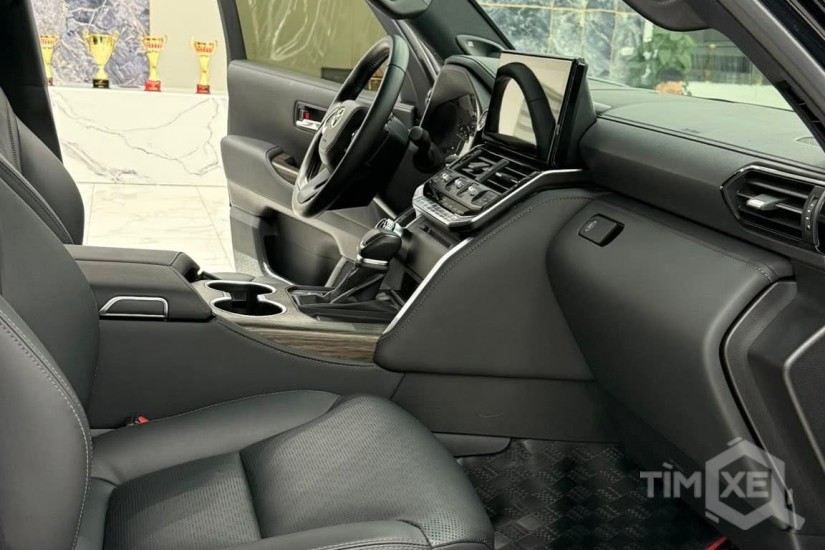 Bán Toyota Land Cruiser LC300 sản xuất 2023, 1 chủ. - TimXe.Net